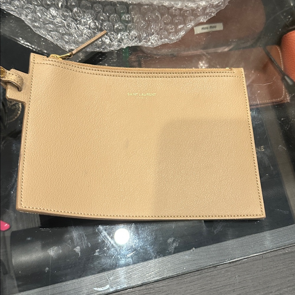 Saint Laurent Tan Leather Tote with Slim Strap and pouch - Picture 10 of 13